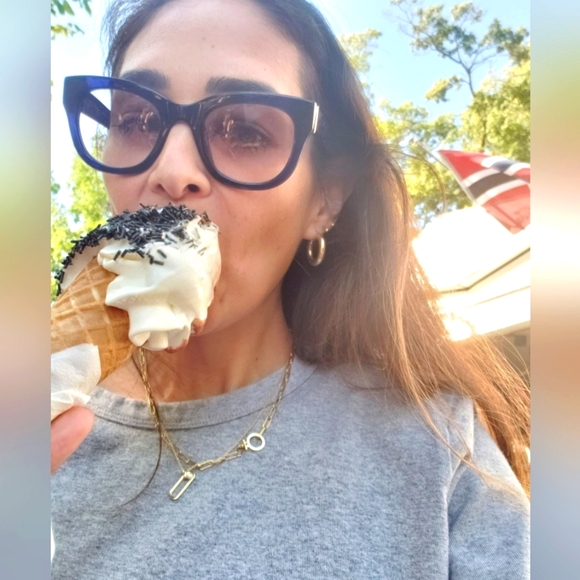 Meet your Posher, Paulina - Picture 1 of 1